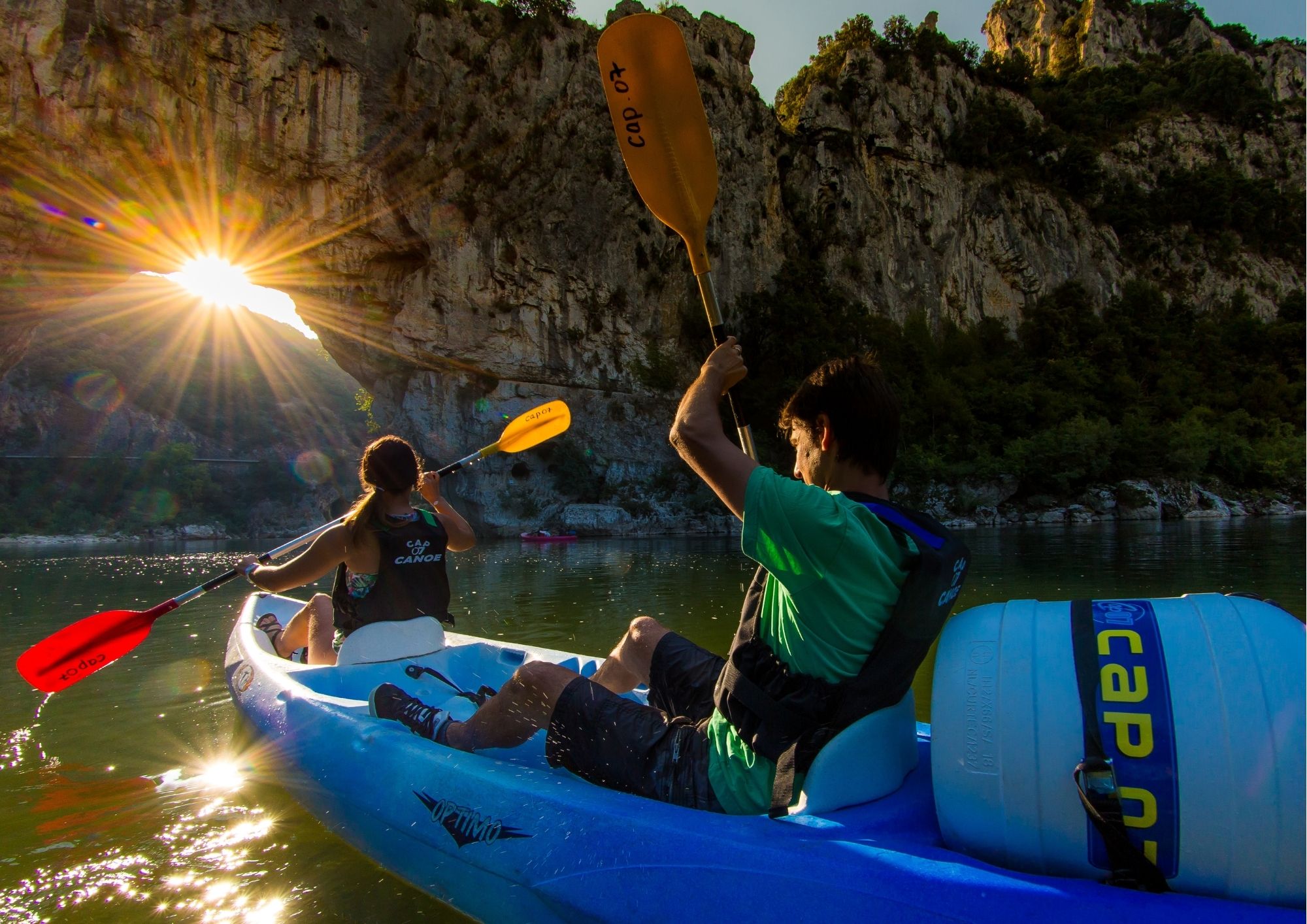 https://espace-ptl.ancv.com/appli/butterfly/data/medias_PA/PHOTOS/333000001001/333000001001qyvpWELto6-PHOTO matin pont d'arc canoe ardeche cap 07 canoe 8km.jpg